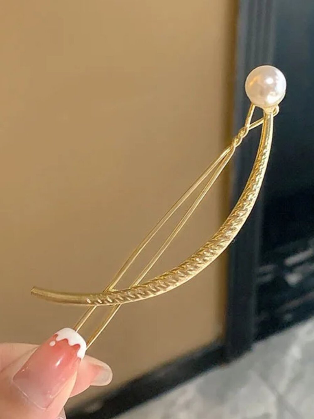 Gold Crescent Pearl Hair Clip – Minimalist U-Shaped Pin for Half-Up Styles